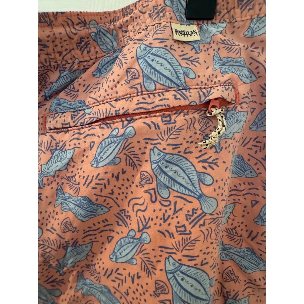 Magellan Outdoors Mens Salmon Pink Fish Print Swim Trunks linerless Large. EUC